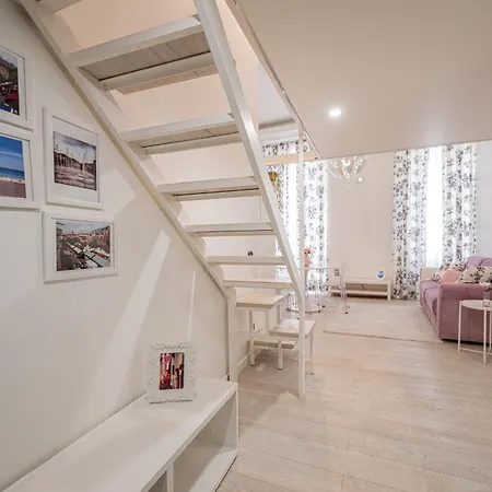 Appartement Mezzanine 5 Pers Le Petit Voltaire Clim Nice