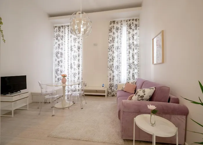 Apartment Mezzanine 5 Pers Le Petit Voltaire Clim Nice